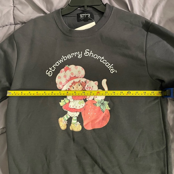 Strawberry Shortcake Graphic Sweatshirt - Picture 4 of 8